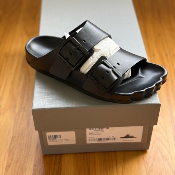 NEW IN BOX: Balenciaga Sunday Leather Sandal - Picture 1 of 9